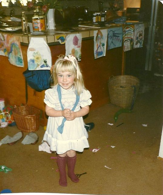 1985-Amanda in pink dress