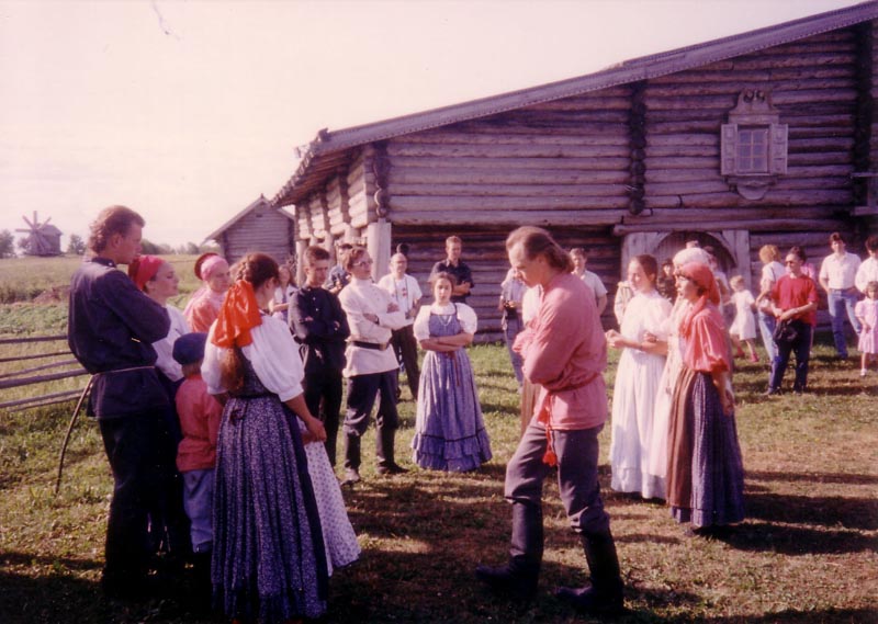 14TraditionalDancersOnTheIsland