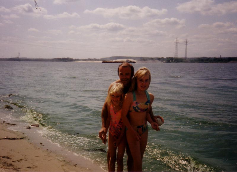 32BeachWithKostyaAndBothGirls